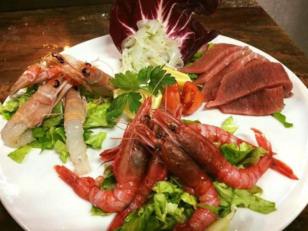 罗斯卡夏朋希耶利酒店 蒙泰罗尼迪莱切 外观 照片